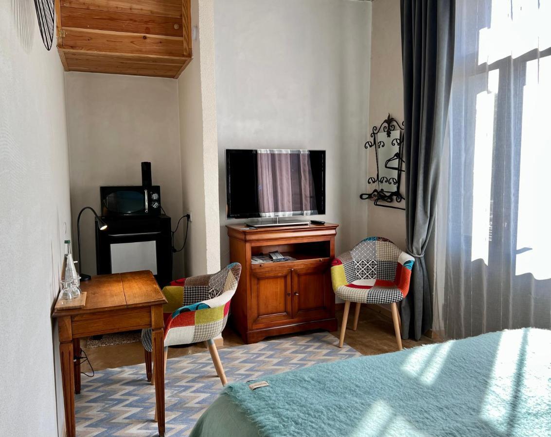 Cote Puy-De Dome Bed & Breakfast Orcines Exterior photo